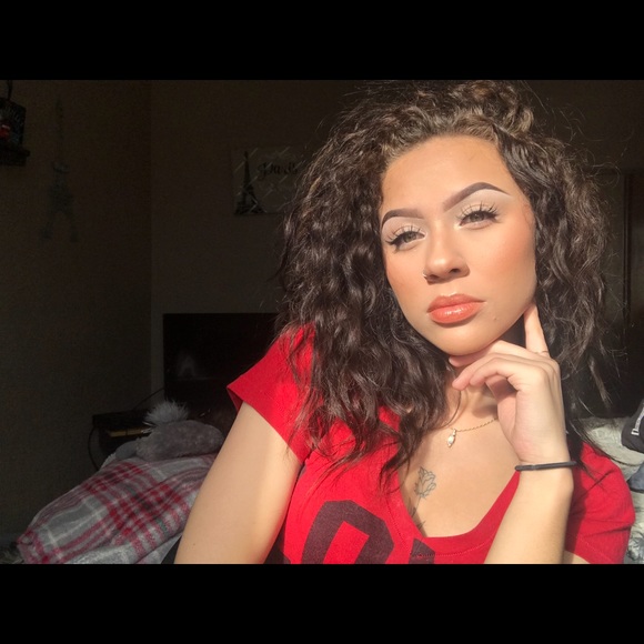 Meet your Posher, Izabella - Picture 1 of 1